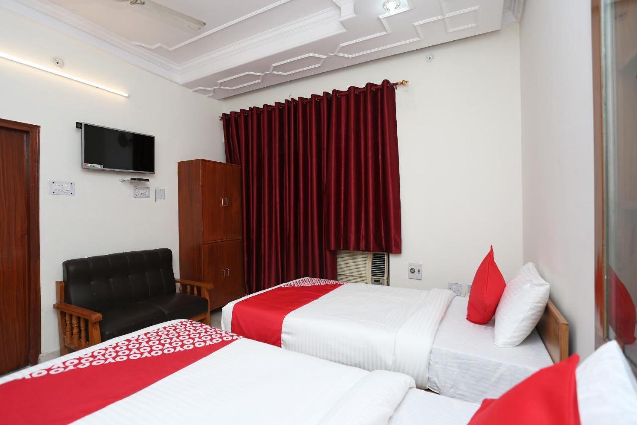 Hotel Oyo 19171 Loknath Lucknow