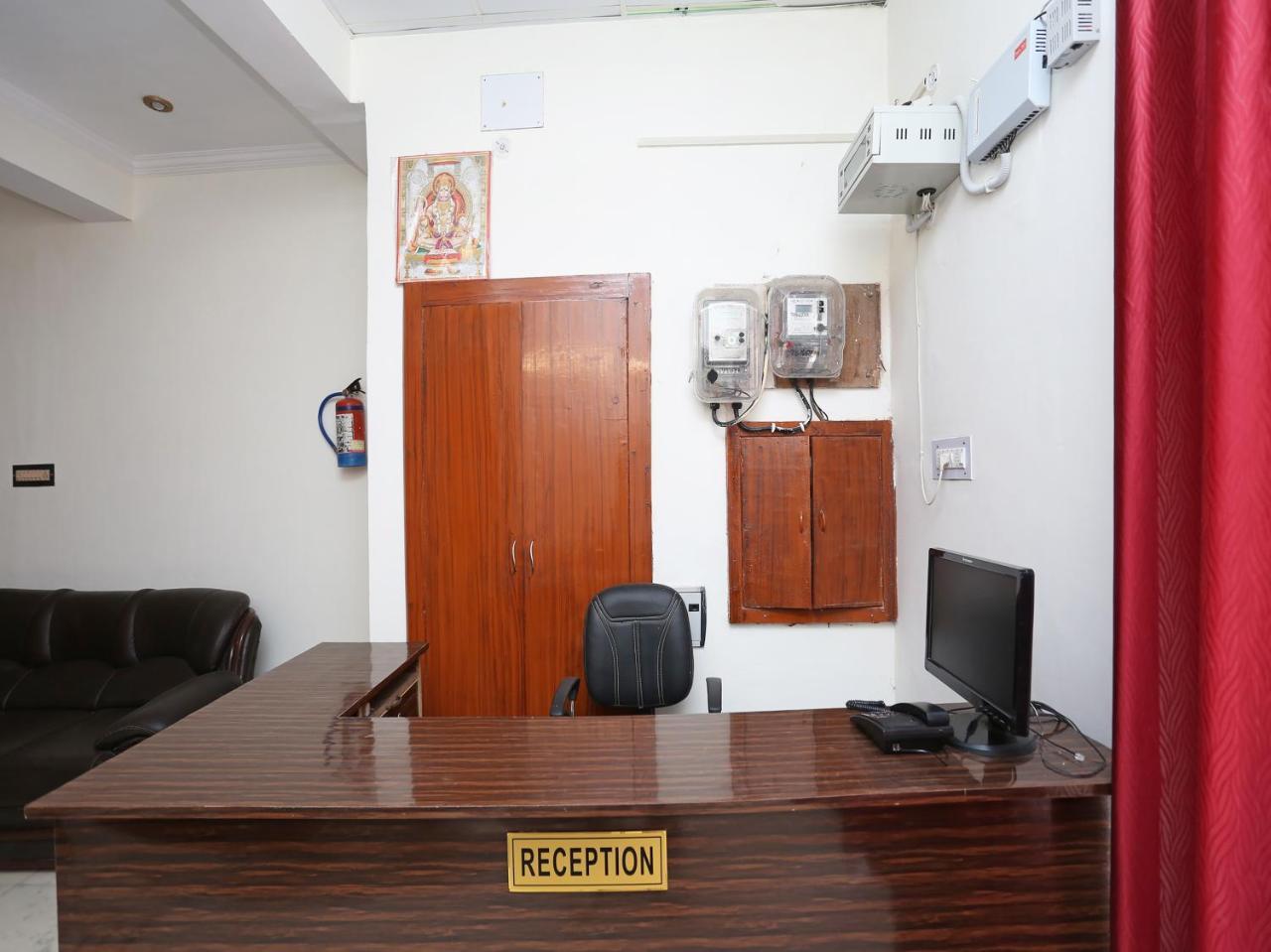 Oyo 19171 Loknath Hotel Lucknow